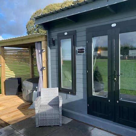 Dolafon Farm Luxury Glamping Cabin With Hot Tub St Asaph Eksteriør bilde