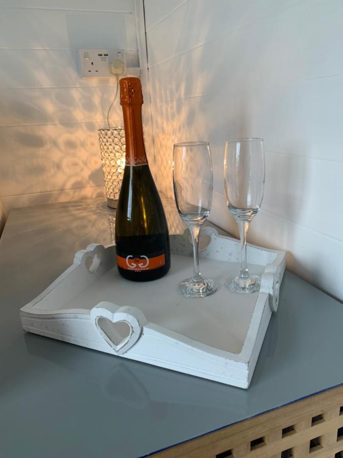 Dolafon Farm Luxury Glamping Cabin With Hot Tub St Asaph Eksteriør bilde