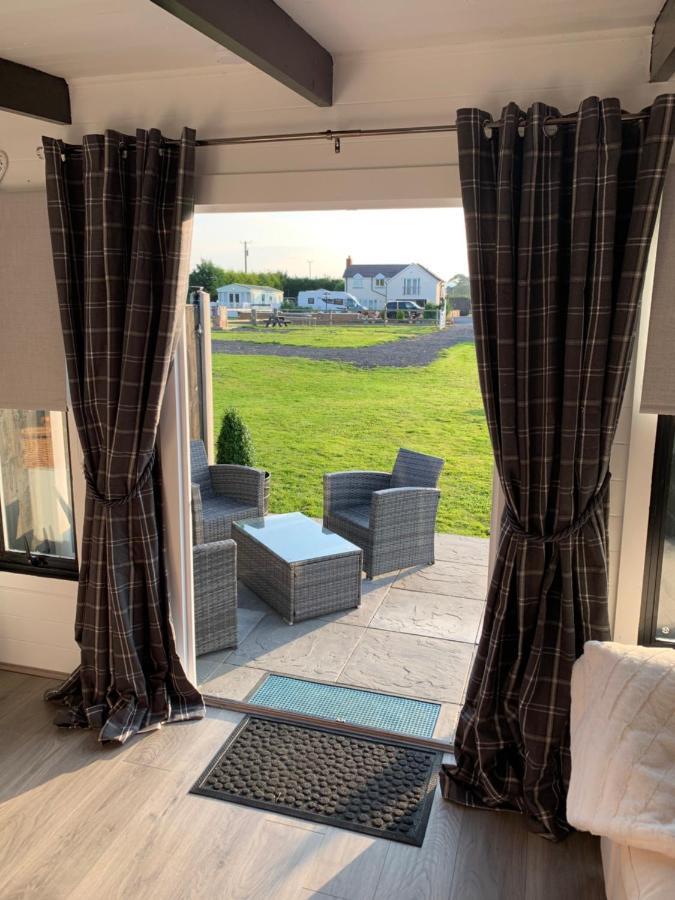 Dolafon Farm Luxury Glamping Cabin With Hot Tub St Asaph Eksteriør bilde