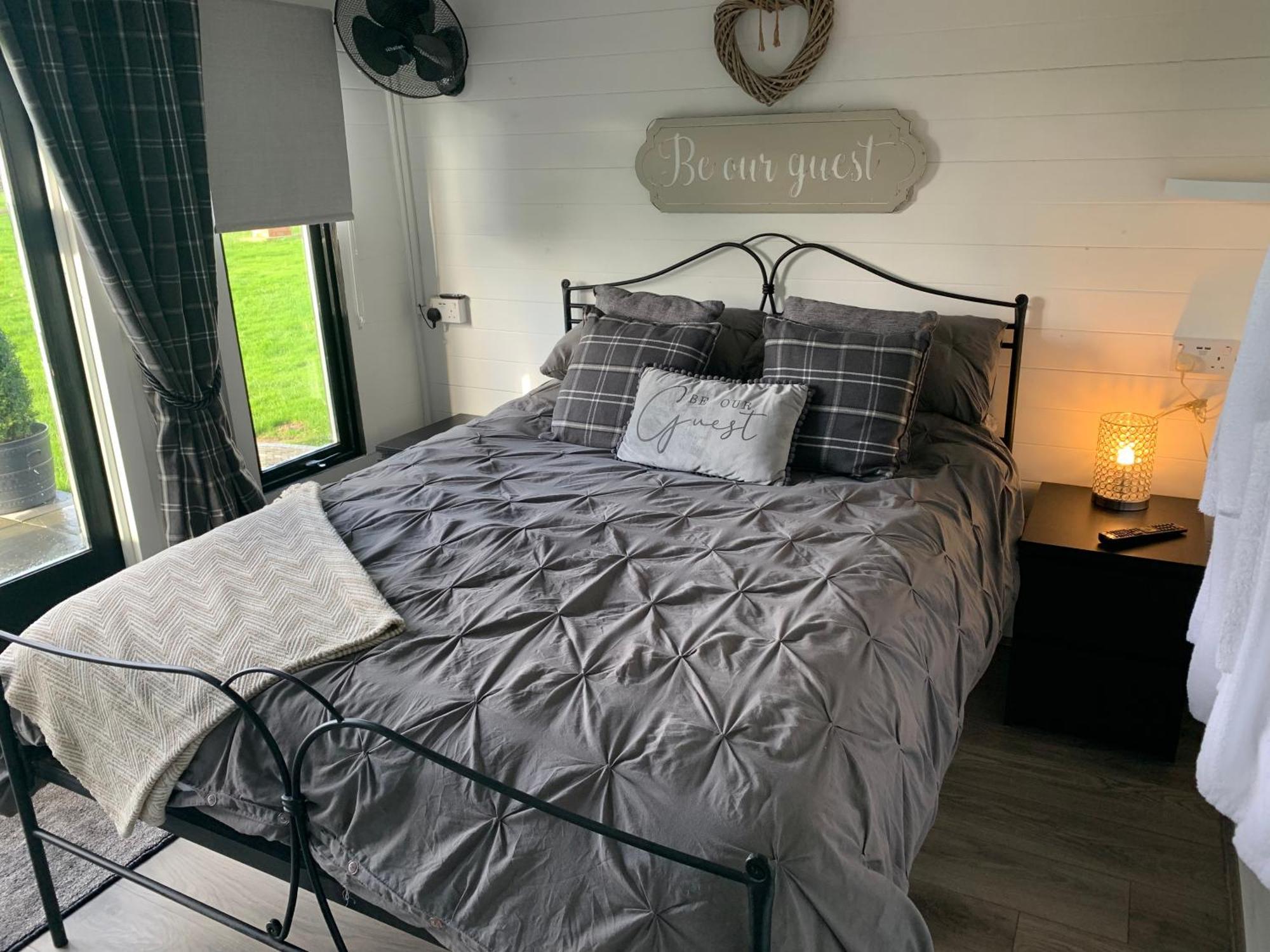 Dolafon Farm Luxury Glamping Cabin With Hot Tub St Asaph Eksteriør bilde