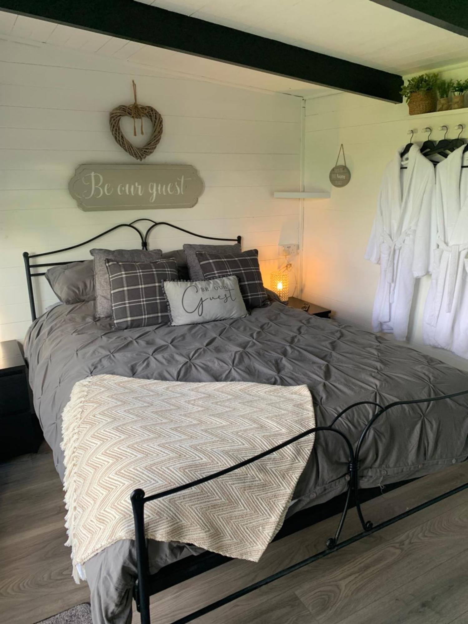 Dolafon Farm Luxury Glamping Cabin With Hot Tub St Asaph Eksteriør bilde